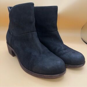 UGG Darling Black Suede/Nubuck Ankle Boots, Women’s Size 7, EUC
